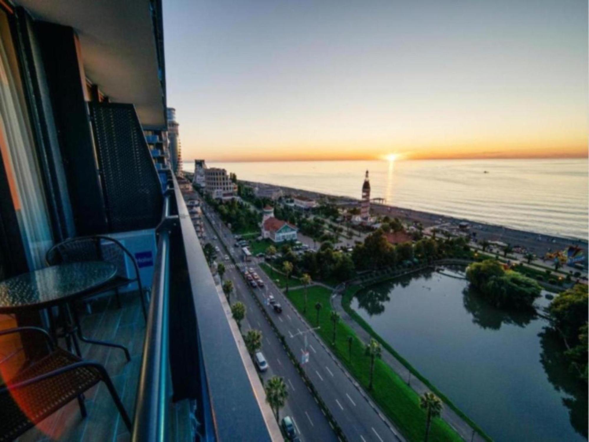 Sea View Orbi City Aparthotel Batoemi Buitenkant foto