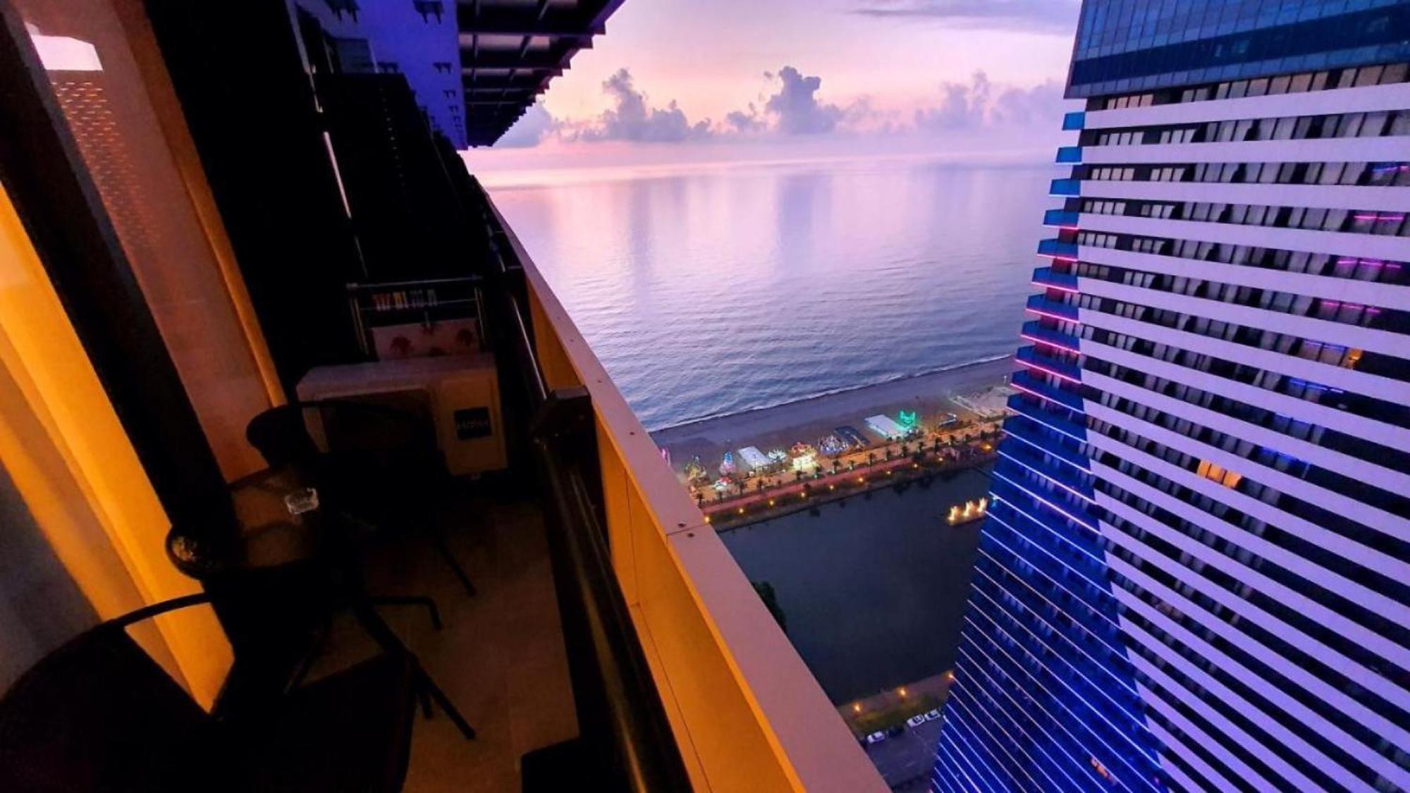 Sea View Orbi City Aparthotel Batoemi Buitenkant foto